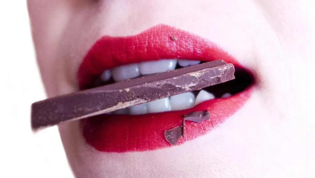 women eating a chocolate donut - how to stop binge eating and overeating
