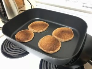 This is how we make vegan pancakes without using oil.